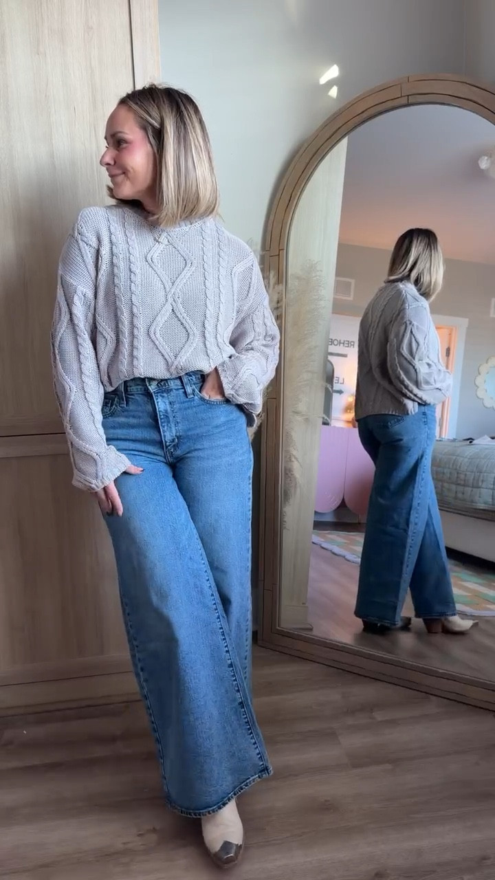 These jeans are doing the most… in the best way. ✨ The Levi’s 728 wide leg fit gives major elongation vibes, that high rise cinches in and the tailored leg flows so effortlessly. Perfect for brunch, playground duty, or when you actually have plans afterwards. #DenimDoneRight #MomStyleElevated 