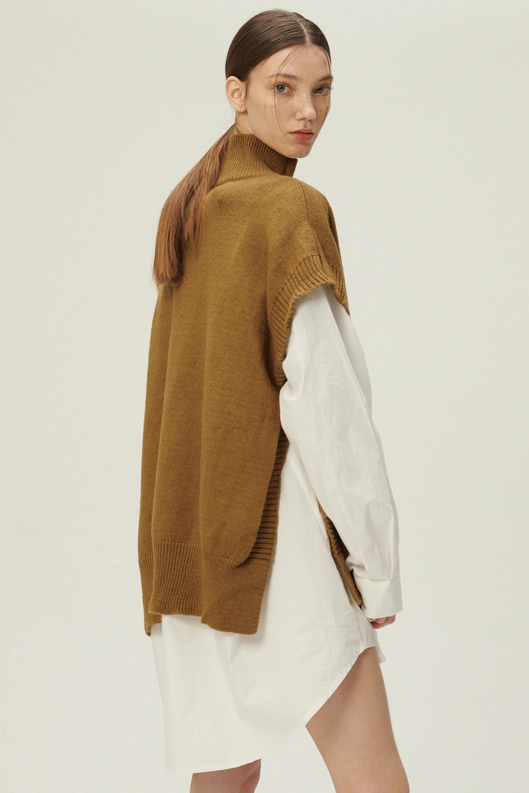 Adyson Mockneck Buttoned Vest | Storets (Global)