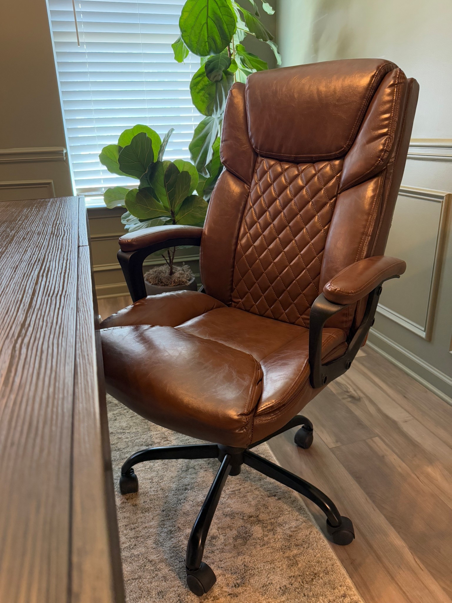 AMAZON HOME FINDS ALERT! This desk chair is so stylish and incredibly affordable! Run don’t walk  

#LTKSaleAlert #LTKHome #LTKFindsUnder100