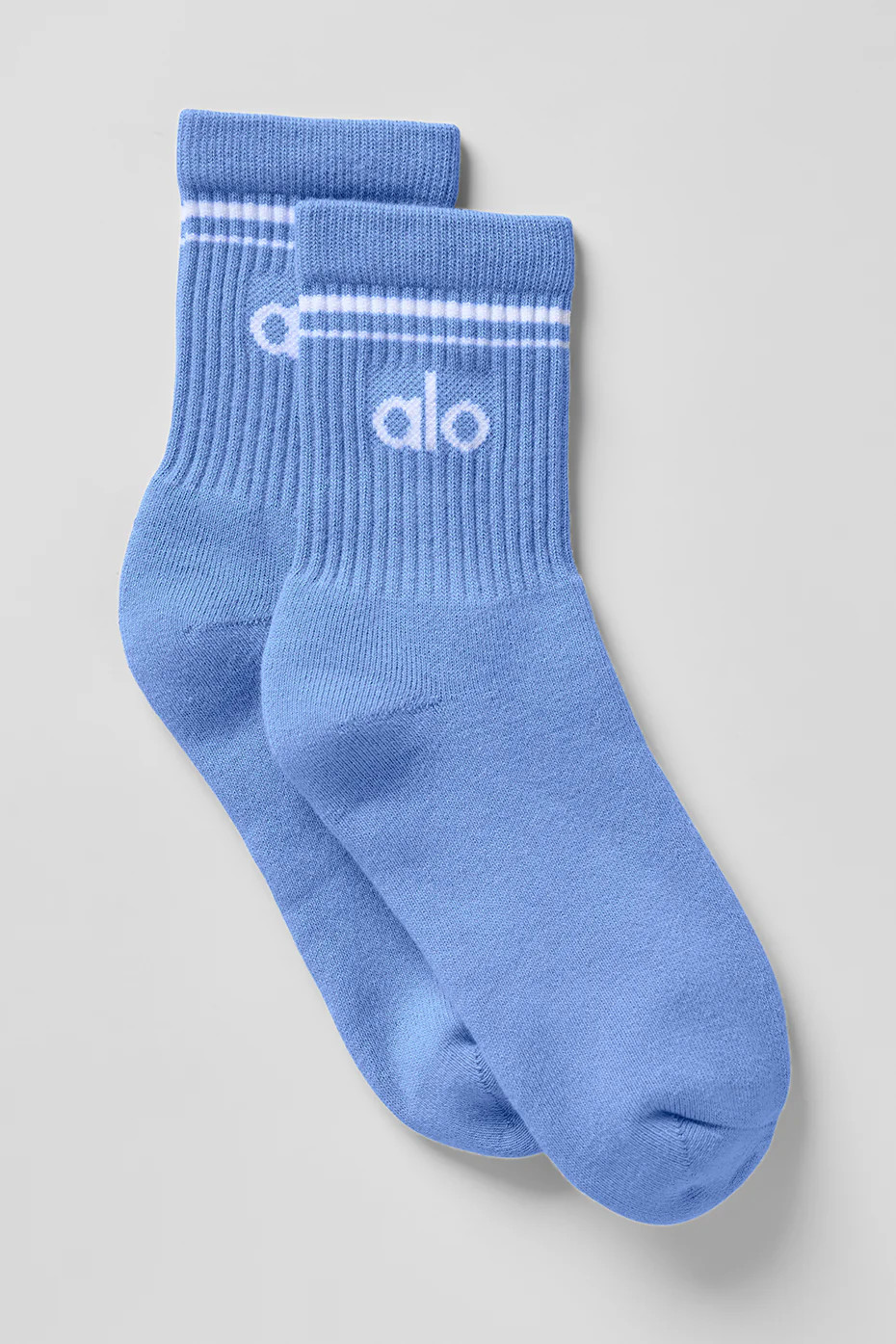 ALO | Half-Crew Throwback Socks in Crystal Clear Blue/White, Size: Large | Alo Yoga (US)