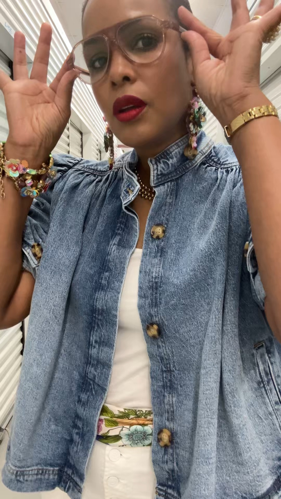 Reminder!  These denim jackets are still available at Walmart.  And it comes in cream too!

Wearing size medium. 5’7” 165lbs