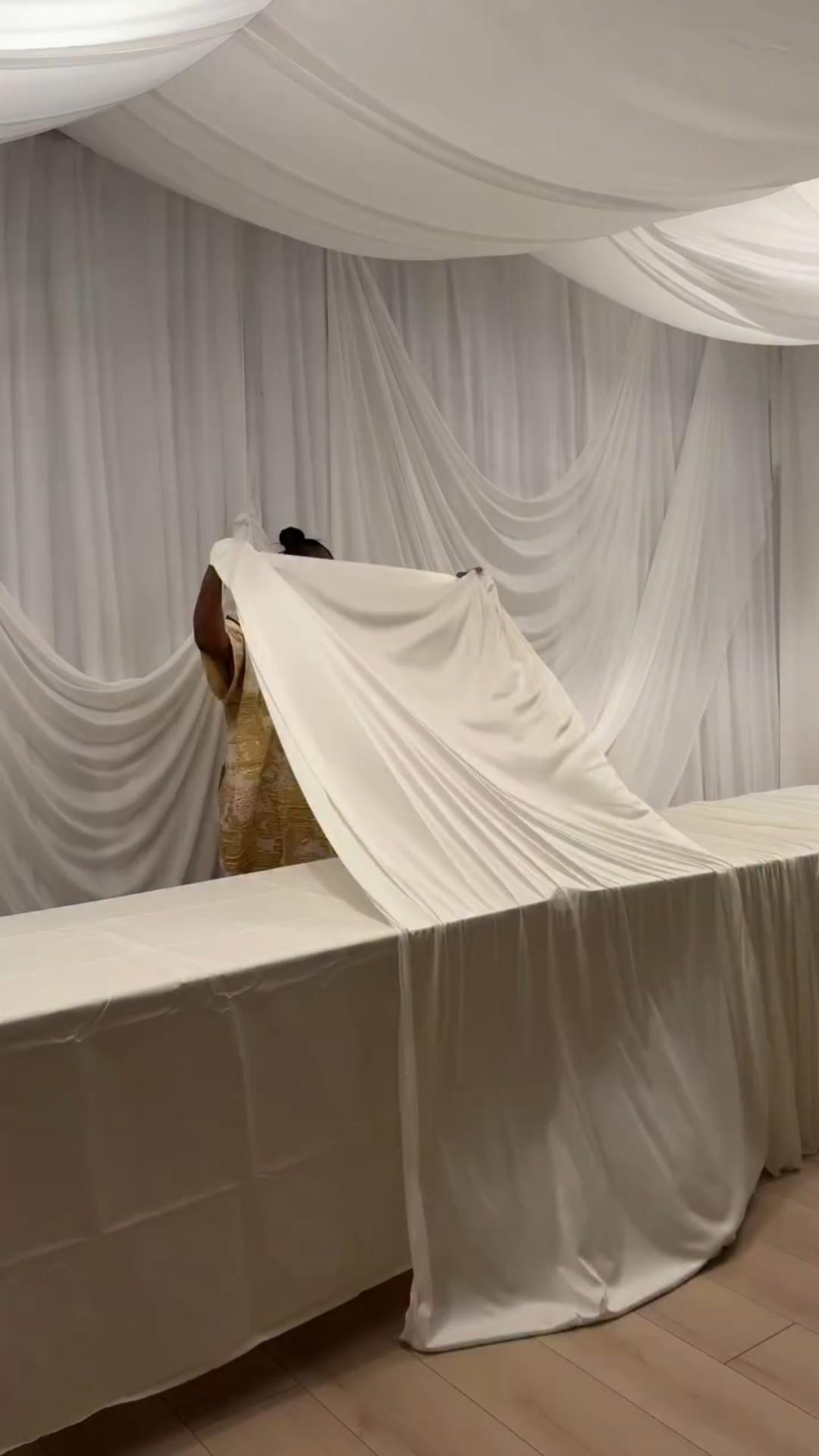 PART III: Tablescape decor for my Friendsgiving dinner party. Comment NEED to get links🔗 to everything I used.

#dinnerpartyideas #tablescapedecor #hosting #hostingtips