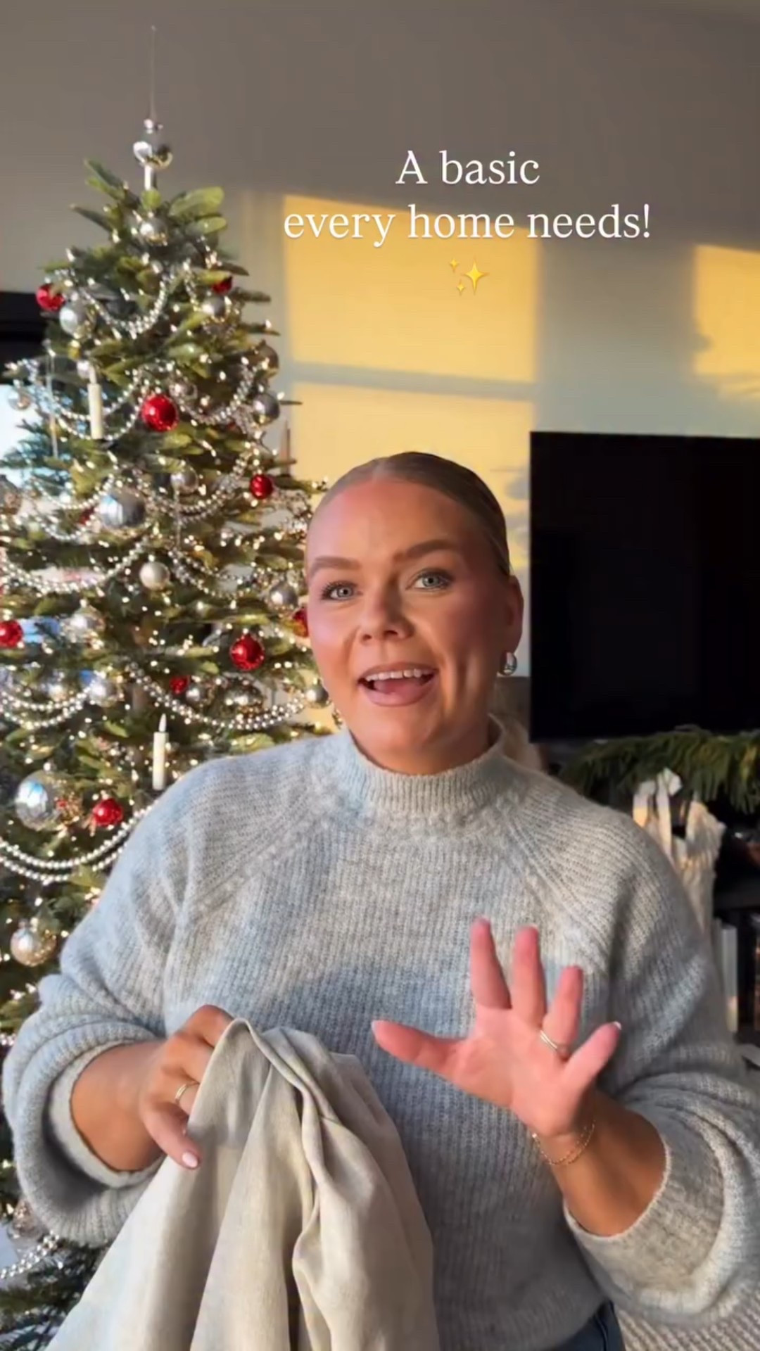 I think every home needs a linen tablecloth! Whether you’re doing a relaxed/casual table or a fancy set up a linen tablecloth will nail the look every time! ✨ 