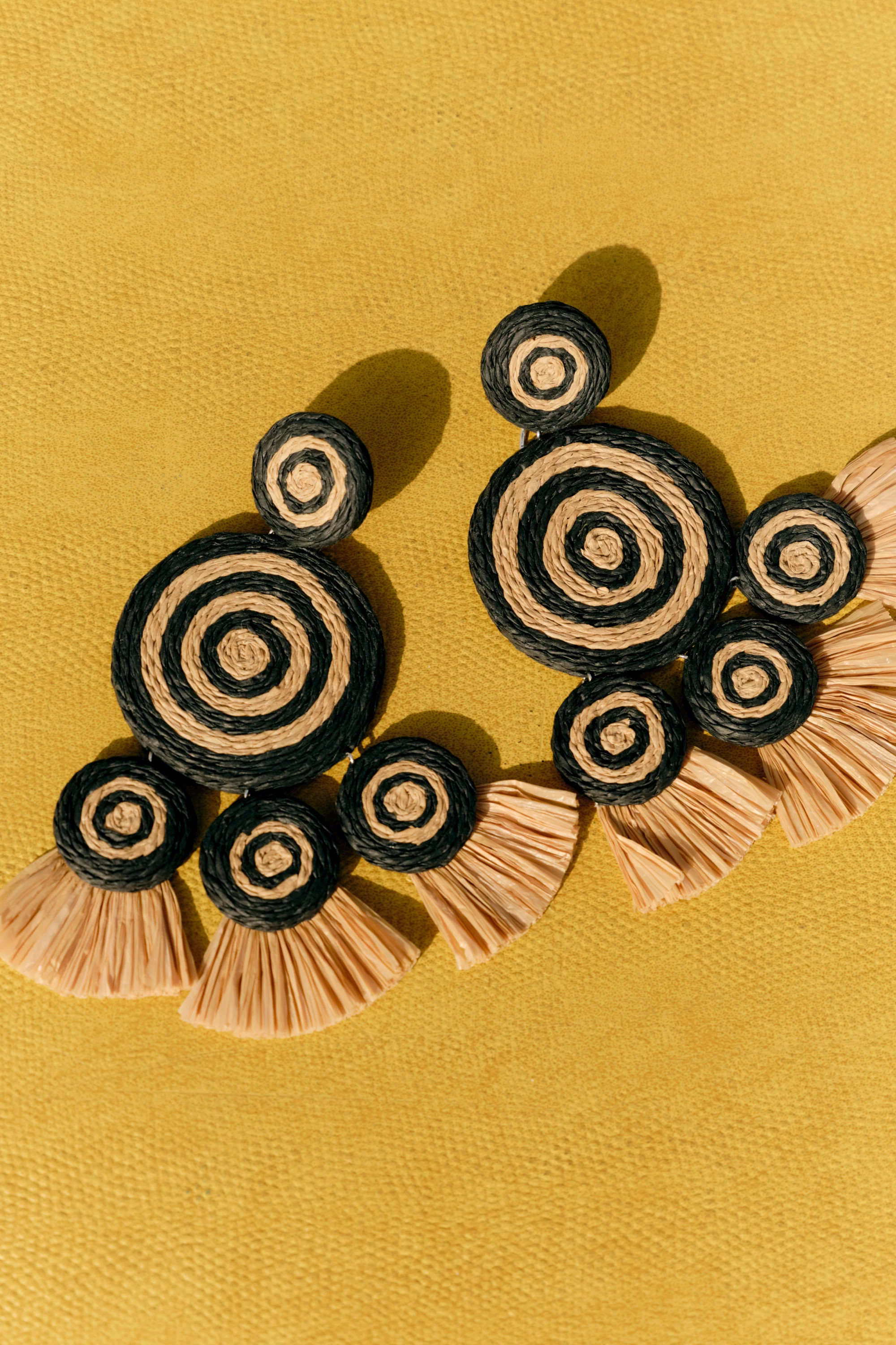 Raffia Fringe Deco Earring in Black/Natural | Simon Miller