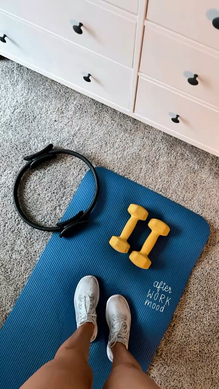 Nothing like winding down with a relaxing workout 🎧🧘🏻‍♀️☁️👟
.
.
.
.
.
.
.
#workout #tennisshoes #pilates #yoga #liftingweights

#LTKfitnessgoals #LTKActive
