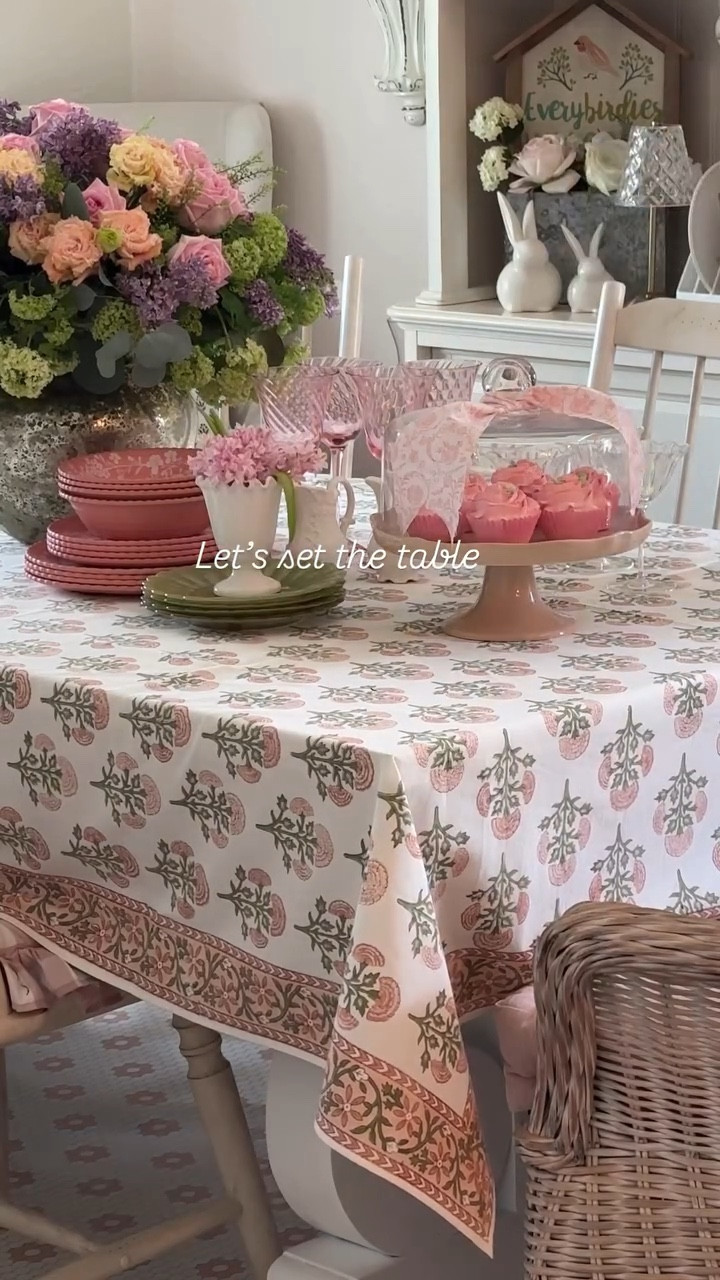 Pretty in pink… but that centerpiece said “lift with your legs” 😂
She’s heavy! 😅Thanks to @petaldriven for these gorgeous blooms! 🌷🌸

#pink #springflowers #tablescape

#LTKHome #LTKSeasonal #LTKstorytime