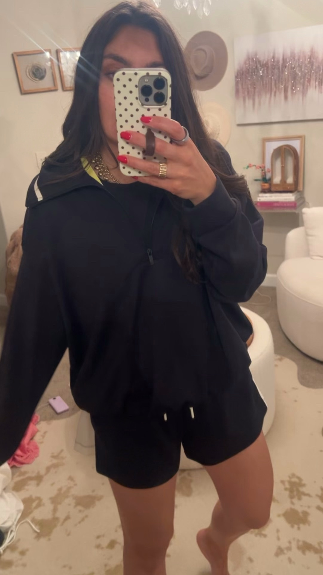 Comfiest set that feels like a hug! The material is like butter! Pullover is an XL. Shorts are a small