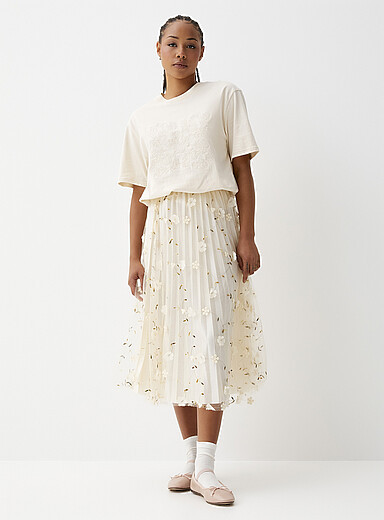 Embroidered flowers tulle skirt
        
        

		
        

        
    
        
    
	    ... | Simons