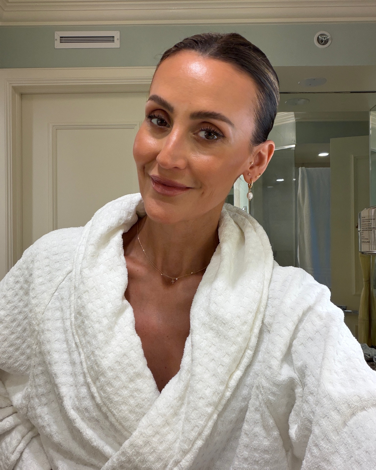 My glowy dinner makeup! 
Using merit uniform tinted moisturizer 20
Hourglass sienna 
Tarte bronzer 
Gucci bronzer 4
Saint Laurent lipstick nude 
Dior universal palette 4

#LTKgrwm #LTKOver40 #LTKBeauty