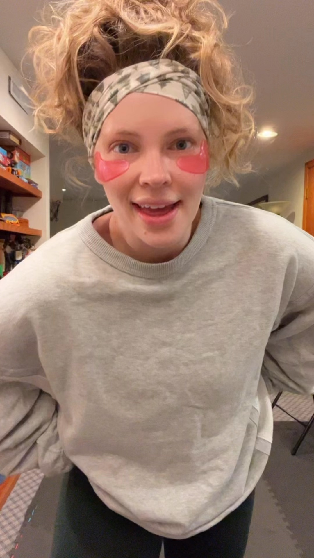 Workout fit from Tuesday!!! Medium in top and large in leggings! 