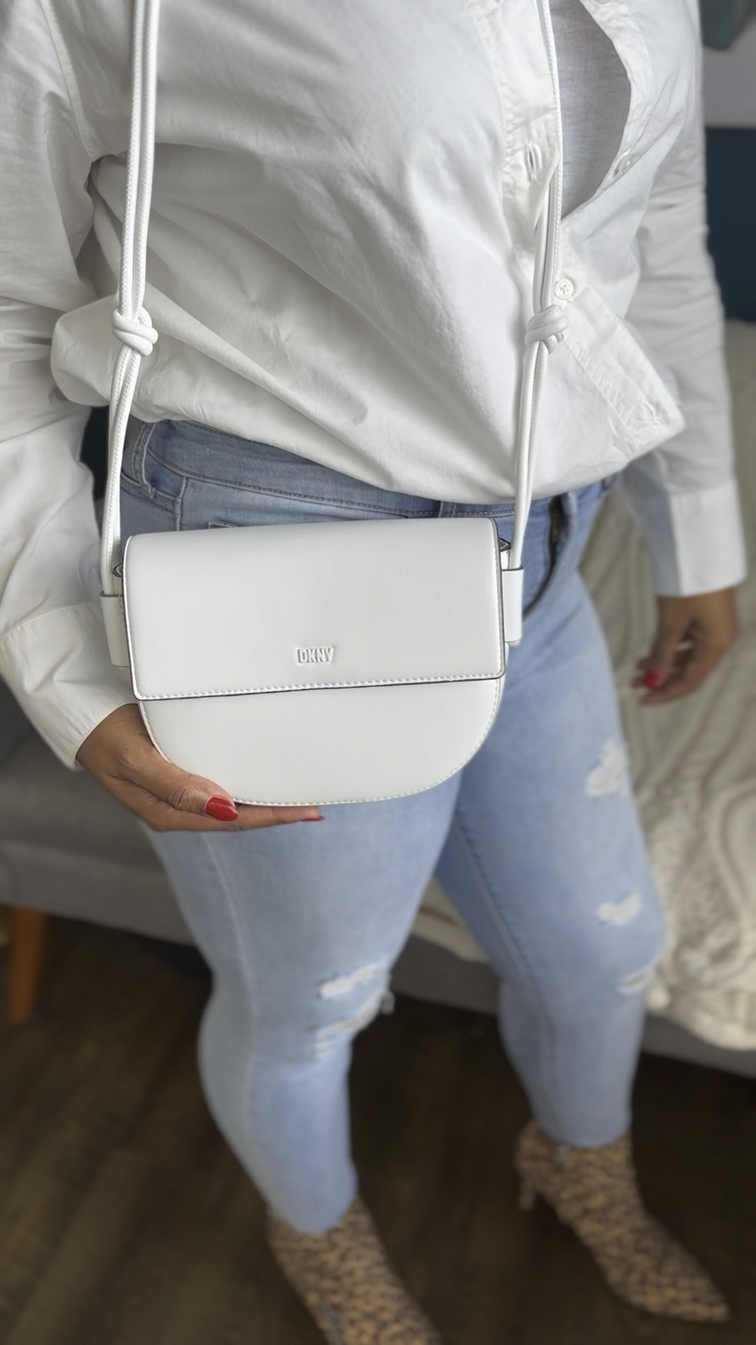 Perfect sized white handbag with no metal hardware! 

#LTKitbag #LTKfit #LTKFind