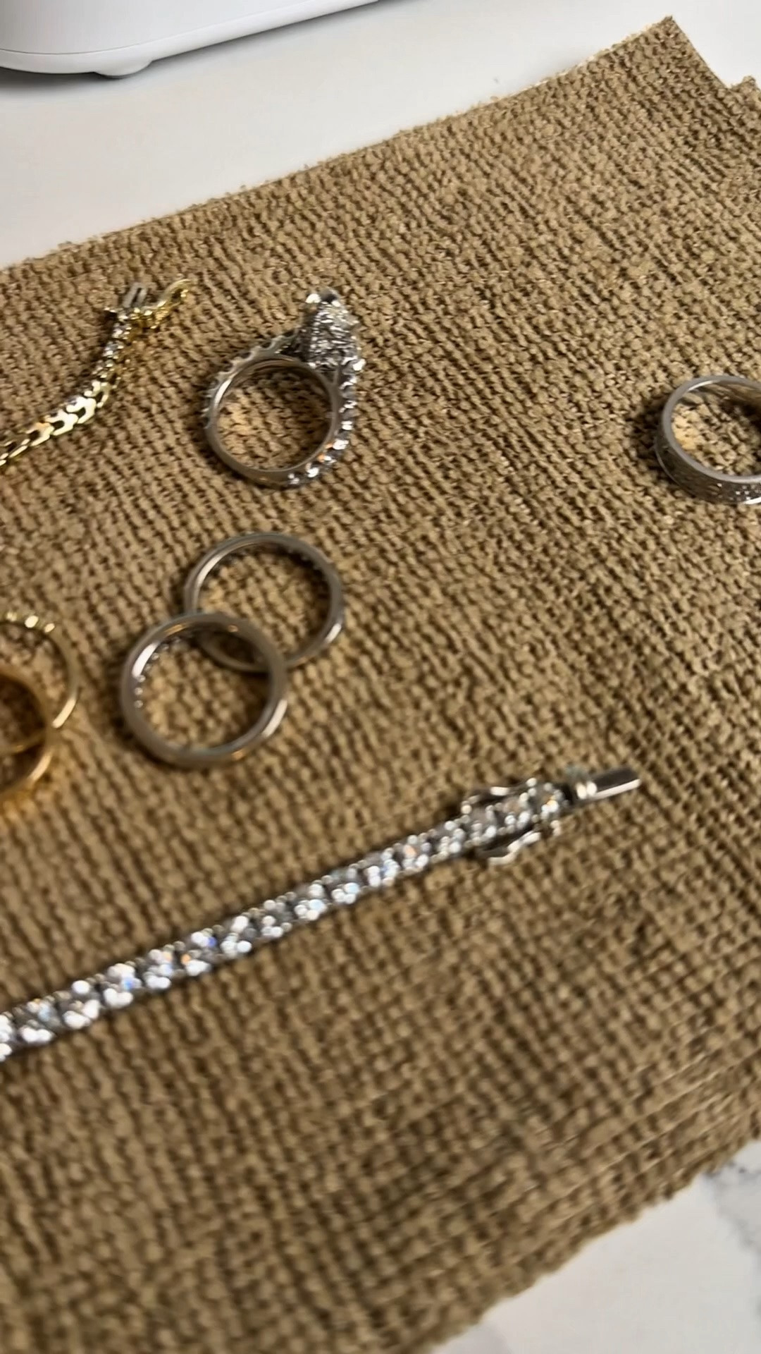 💎 Don’t wait—Amazon Prime deals won’t last! If you’ve been wanting a jewelry cleaner, this is your sign to grab one now. It brings your rings, necklaces, bracelets, and earrings back to life in just minutes, making them look clean and sparkling again. This is one of those products you’ll wonder how you lived without.

🚨No dejes pasar los especiales de Amazon Prime. Esta máquina limpiadora de joyas deja tus anillos, aretes, pulseras y collares como nuevos en solo minutos. ¡Aprovecha ahora antes de que termine la oferta!

Shop the links below.

Follow me on Instagram and YouTube @kirasfashionfinds

#LTKSaleAlert #LTKvlog