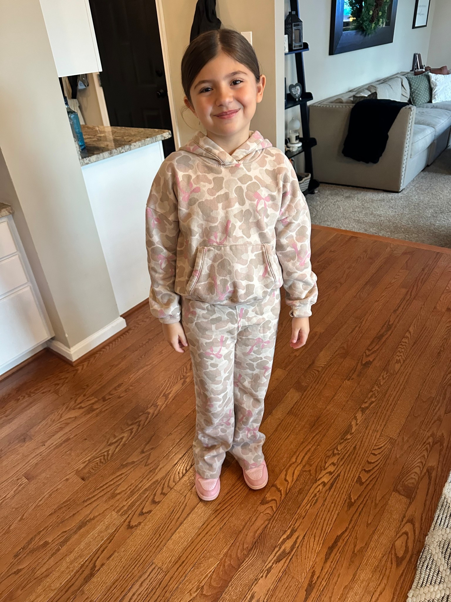 Bows and camo girls sweatsuit 

#LTKFindsUnder100 #LTKKids