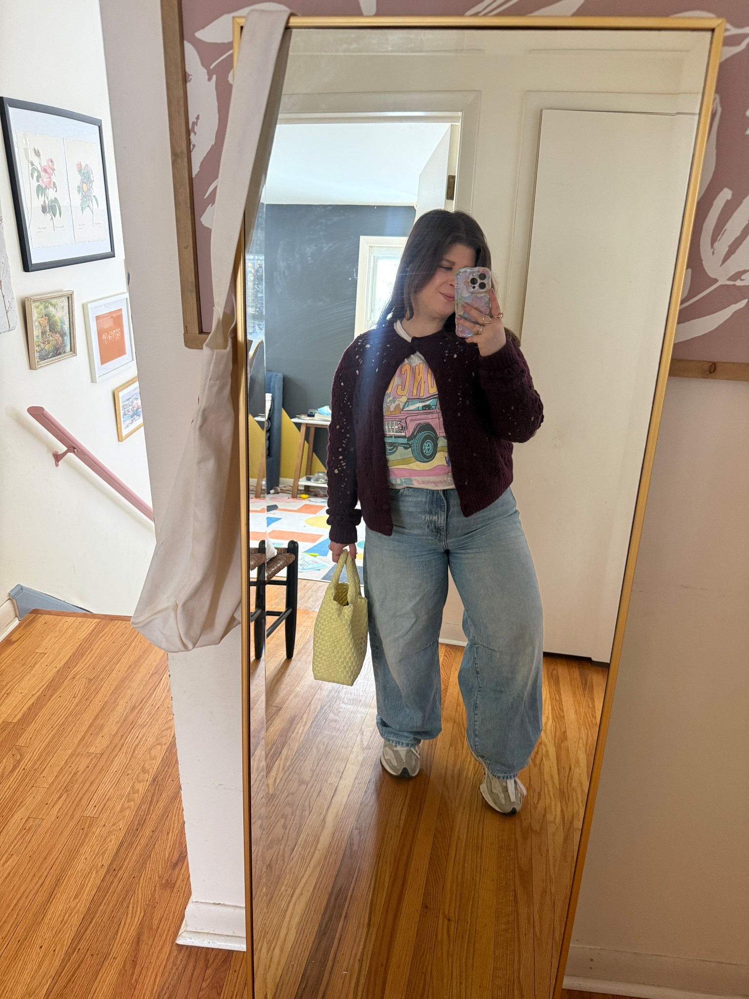 Cardigan, graphic tee & barrel jeans for an easy outfit!



#LTKSeasonal #LTKgrwm #LTKootd