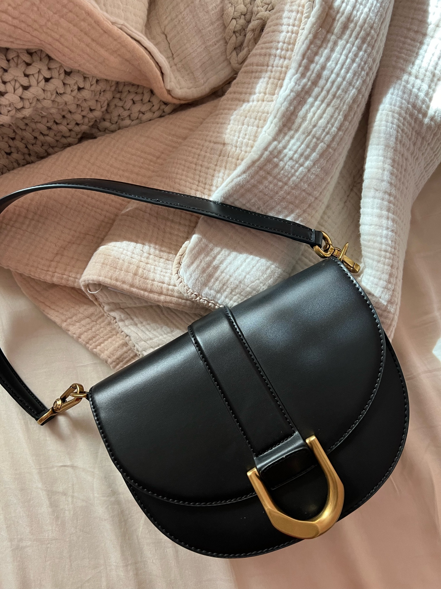 perfect lux handbag 🍒💋

#LTKfindsunder100 #LTKtravel #LTKstyletip