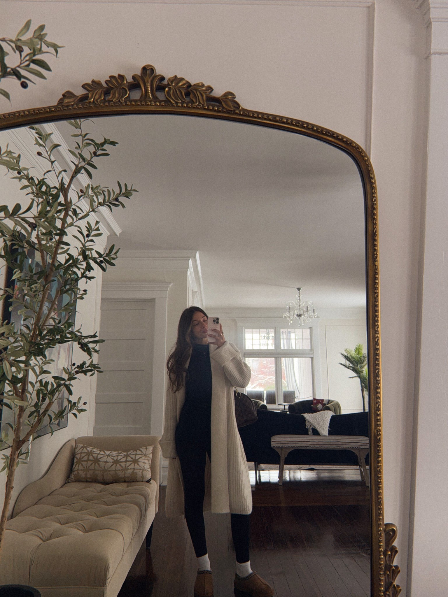 medium t shirt
small paragonfitwear leggings
cardigan is old from mango but I linked similar! 