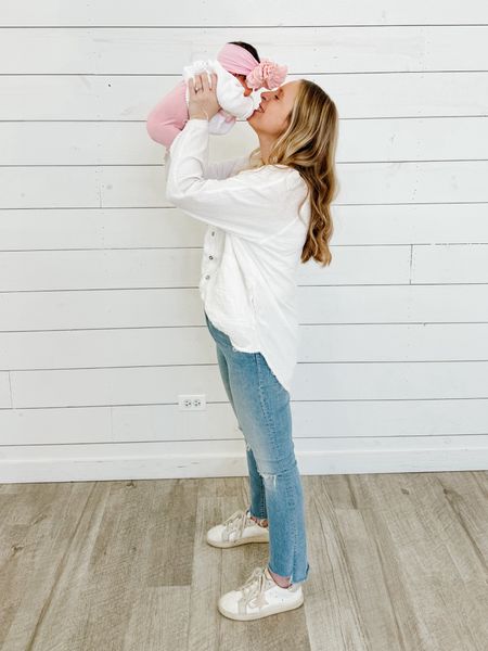 Easy mom outfit for on the go. Spring outfits 

#LTKbaby #LTKfamily #LTKstyletip