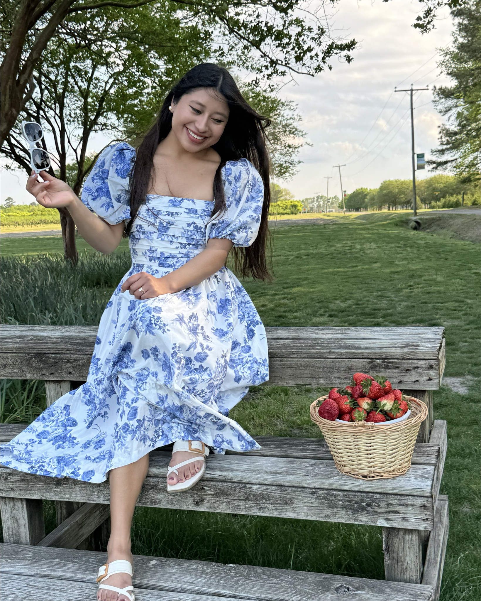 Favorite blue & white dress, it matches my blue and white China and ceramics collection 🪻🦢
Wearing size Small for reference 🫶🏽

#LTKhome #LTKfamily #LTKmidsize