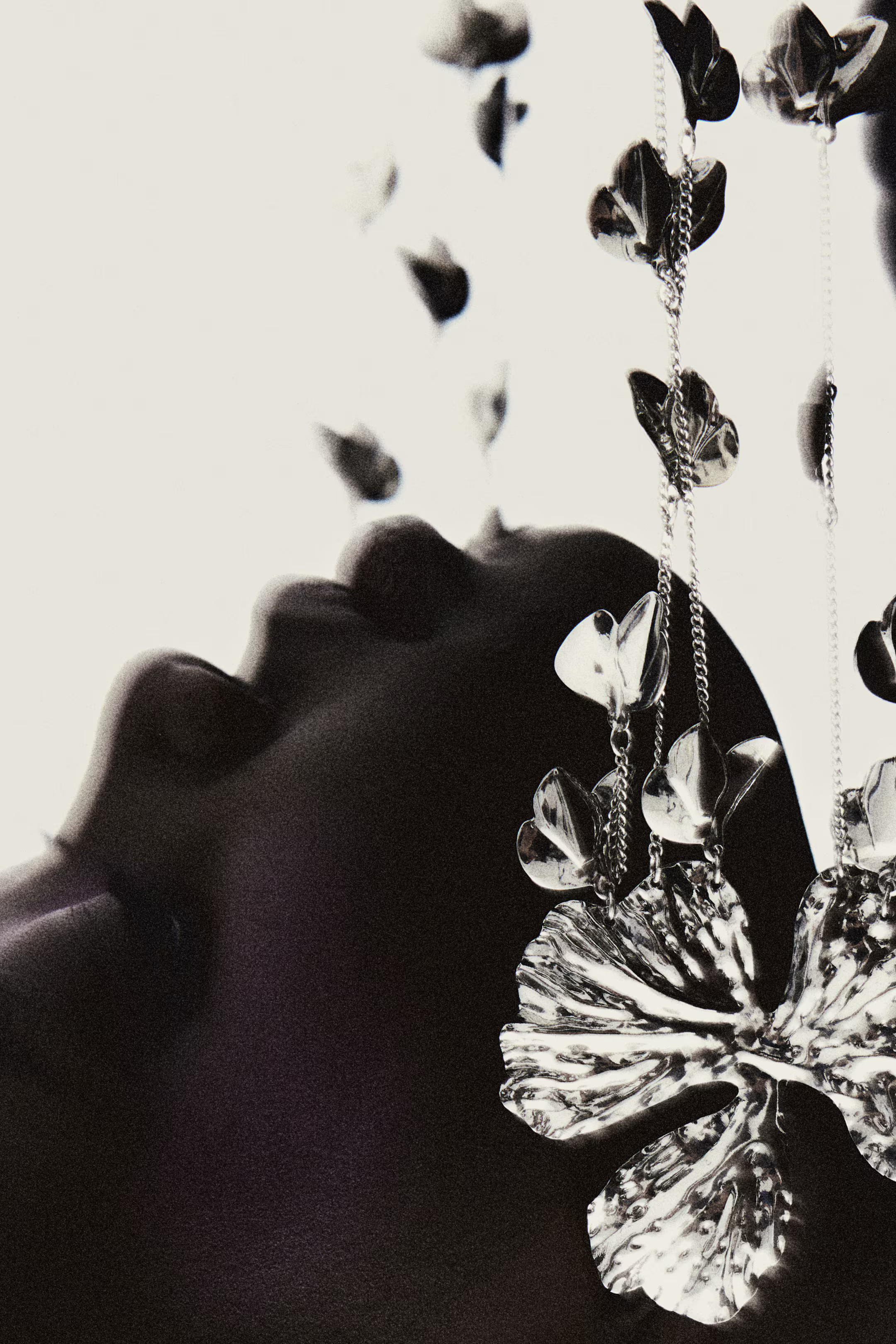 Flower-detail pendant earrings | H&M (UK, MY, IN, SG, PH, TW, HK)
