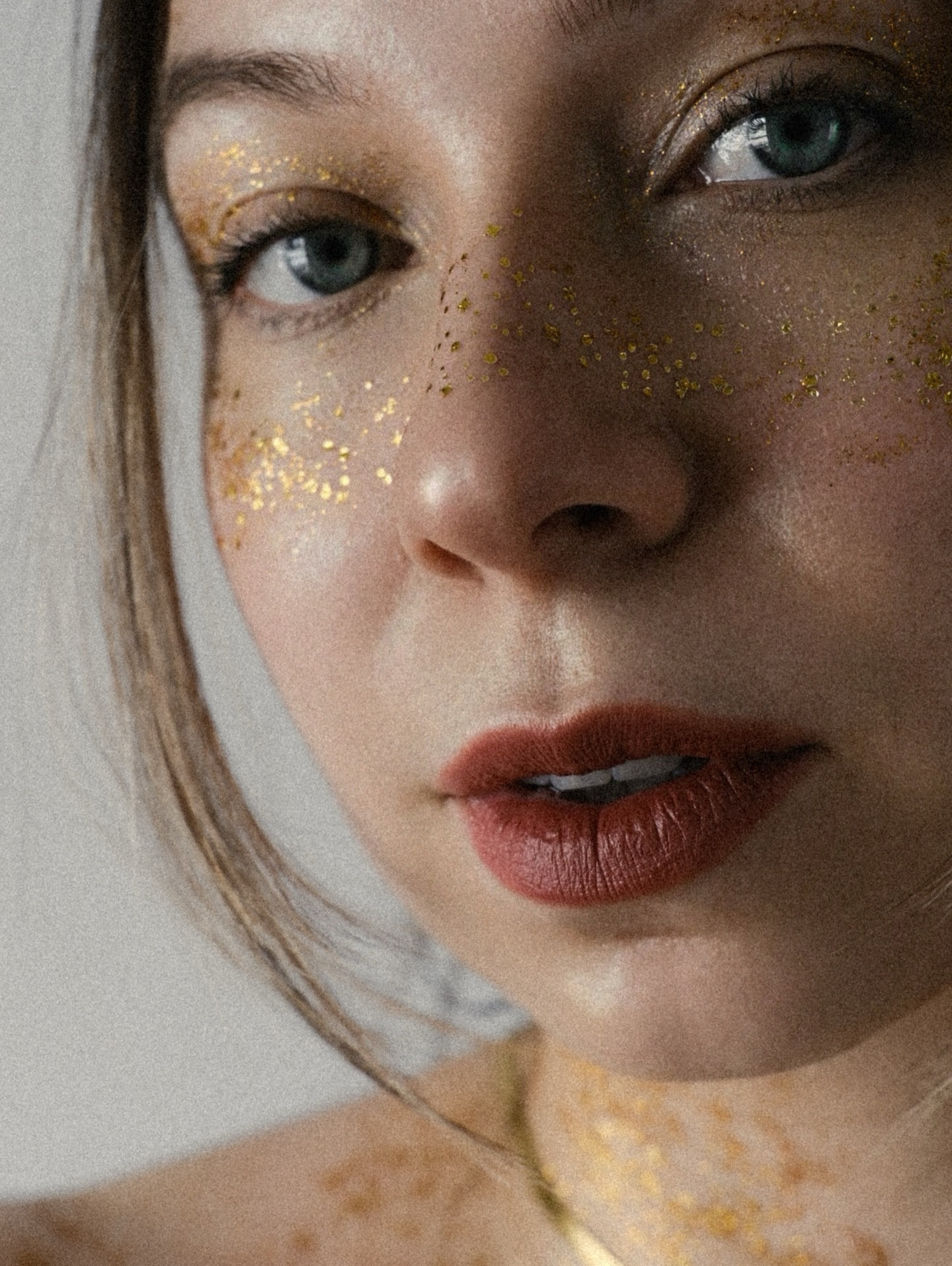 petition to make glitter freckles a thing!!!! ✨✨✨ i’ve always wanted freckles and should probably just invest in a freckle pen at this point , but playing around with glitter makeup is just so fun 🪩 i’ve been loving taking these monthly self portraits on our fuji as a way to stay creative!! also been loving alllllllllll the grain lately.