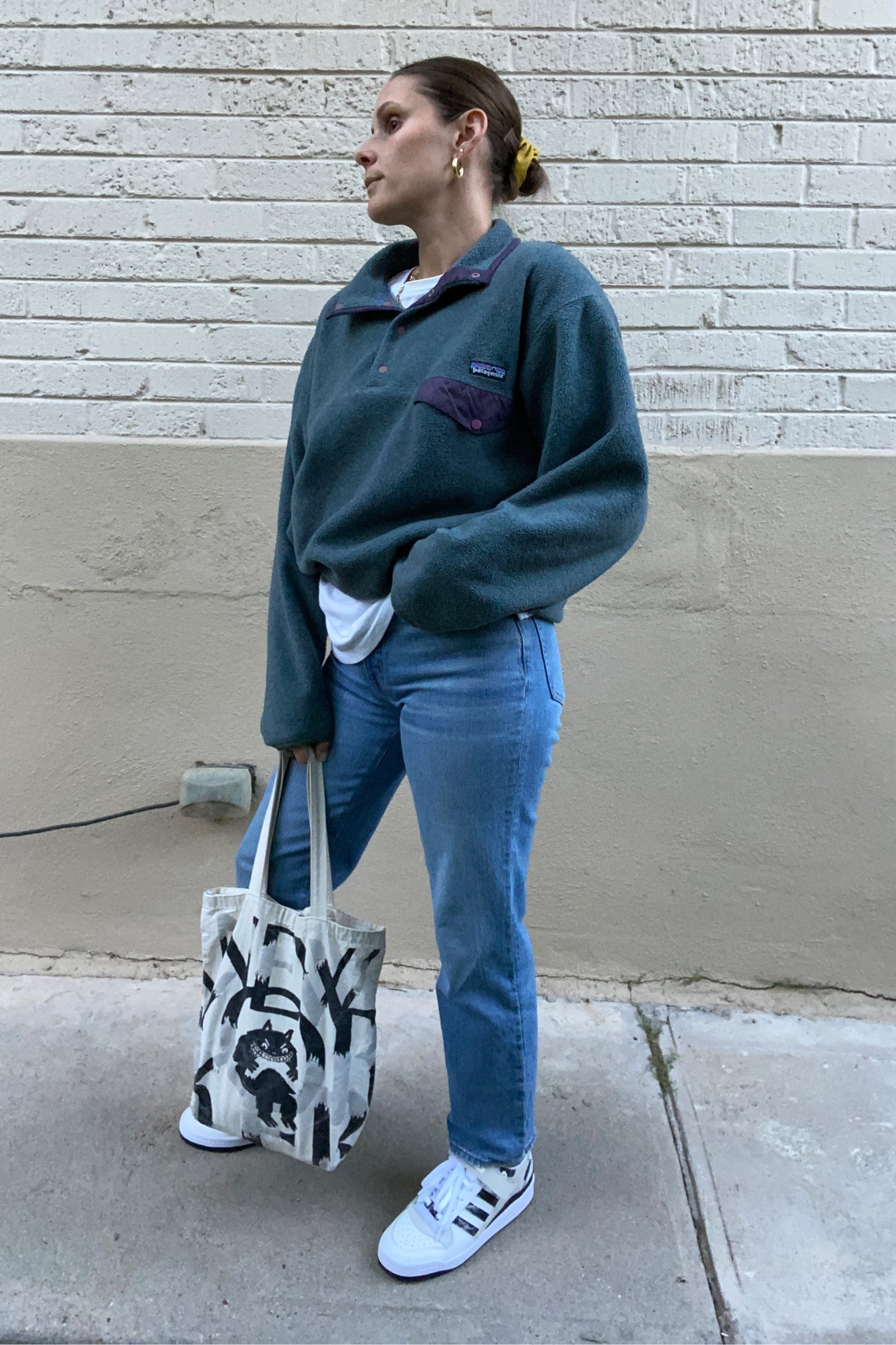 Fall cozy outfit, vintage Patagonia fleece, adidas forum sneaker outfit, tote bag, ootd

#LTKSeasonal #LTKshoecrush #LTKstyletip