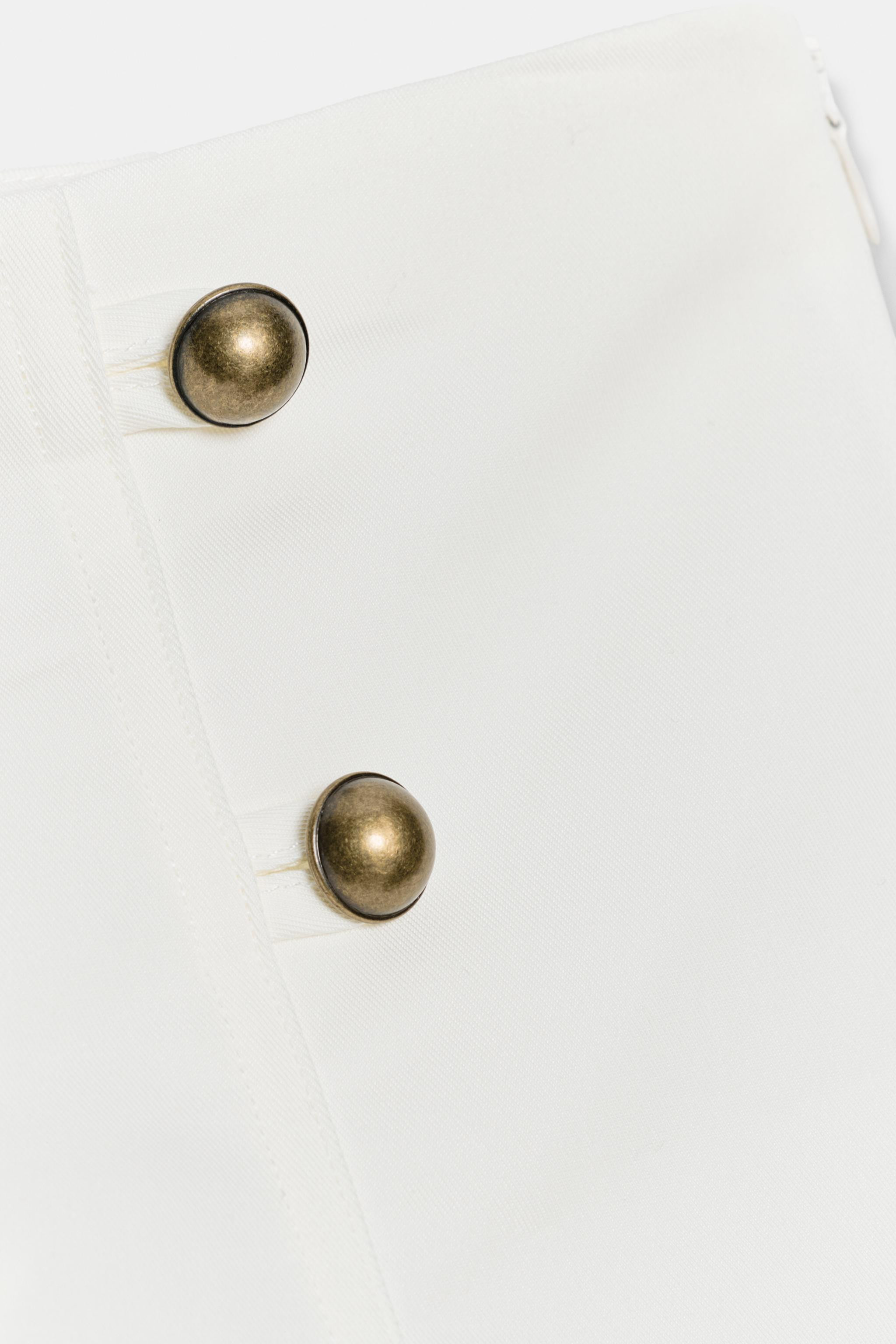 Low-rise mini shorts. Button detail. Side hidden in-seam zipper closure. | Zara US