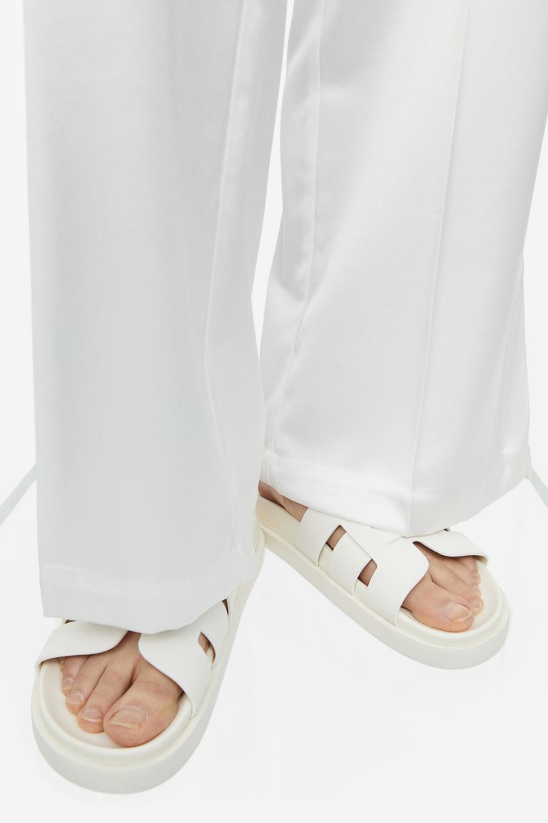 Slides | H&M (UK, MY, IN, SG, PH, TW, HK)