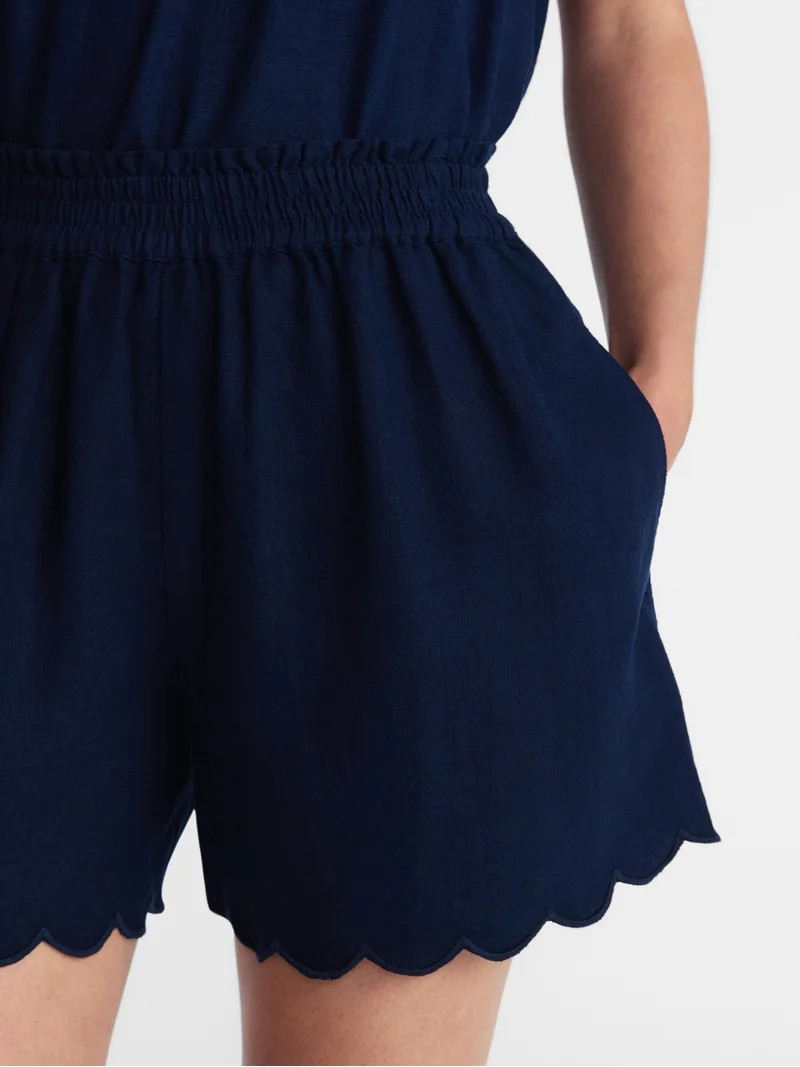 Time and Tru Women's Linen Blend Shorts with Scalloped Hem, Sizes XS-XXXL | Walmart (US)