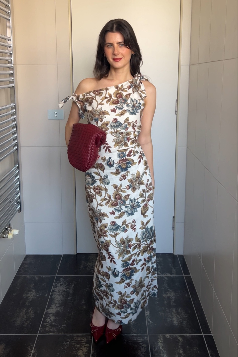 Linked exact for all! Such a nice event dress with a darker autumn colour palette 😍🍒🍂 #burgundybag

#FashionMonth #LTKpartywear #LTKaustralia