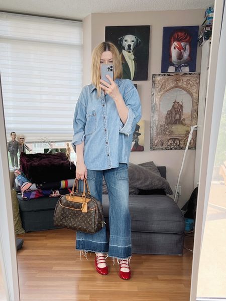 My birthday present I bought myself arrived about 30 minutes ago. The best part about buying your own gifts is that you don’t have to wait to use them.
Everything secondhand or vintage except the shoes.
•
.  #torontostylist #summerlook  #StyleOver40  #90levis  #doubledenim #poshmarkFind #thriftFind #canadiantuxedo #carelkina #secondhandFind #fashionstylist #vintagelouisvuitton #FashionOver40  #MumStyle #genX #genXStyle #shopSecondhand #genXInfluencer #WhoWhatWearing #genXblogger #secondhandDesigner #Over40Style #40PlusStyle #Stylish40s #styleTip  #HighStreetFashion 


#LTKstyletip #LTKitbag #LTKshoecrush
