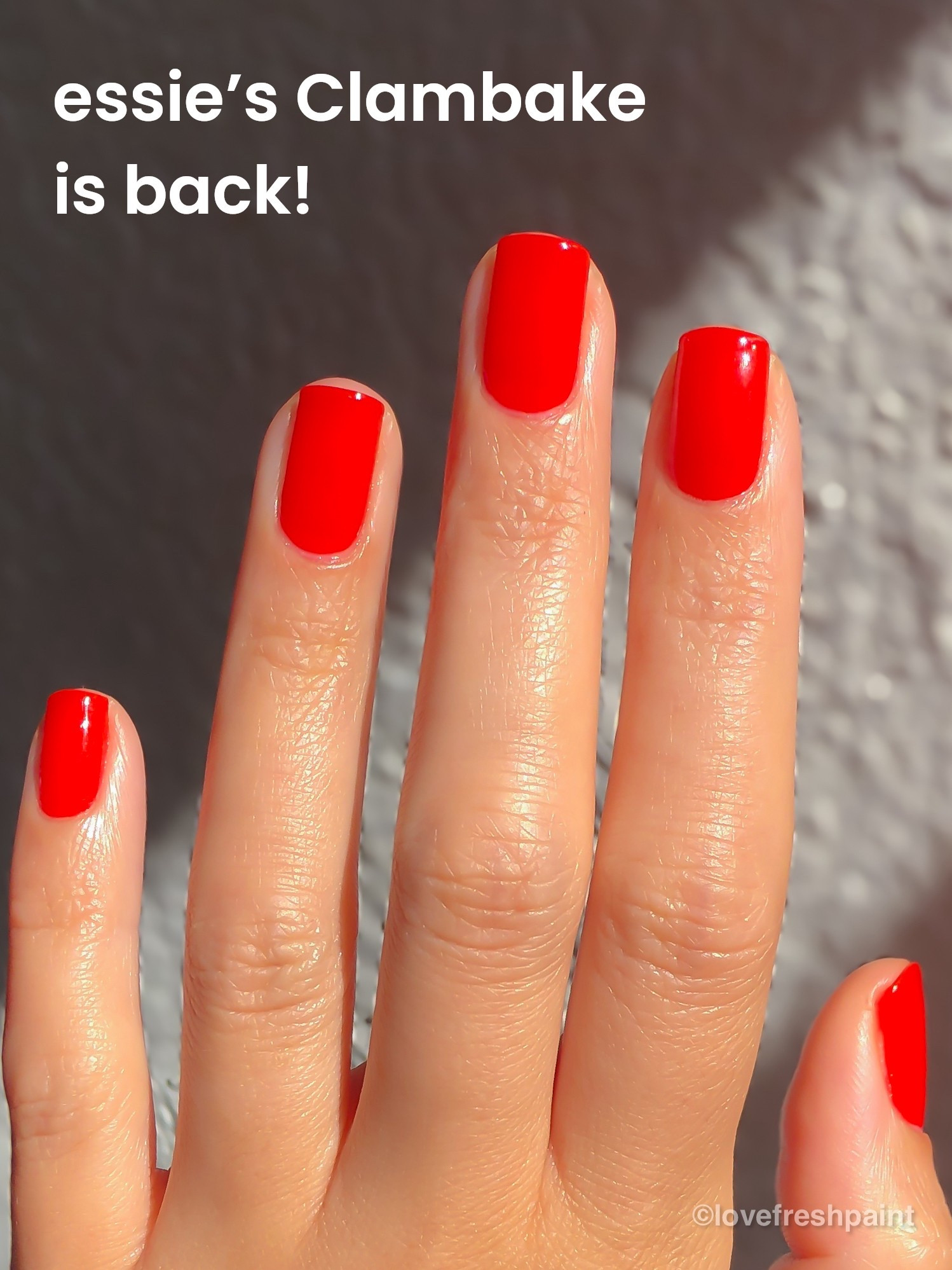 If you love a fiery, orangey red in the summer, Clambake is 👌🏻😮‍💨

Get it at Ulta while you can! 
#nails #nailpolish #essie