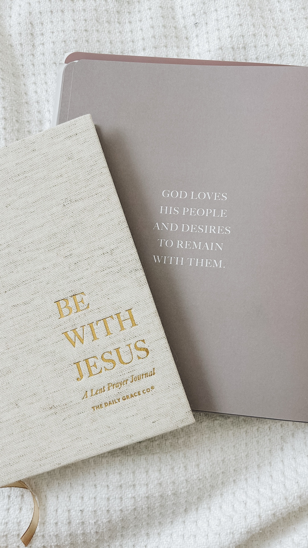 // #ad #gifted consider this your sign to start prioritizing your quiet time!! ✨ 🤍@thedailygraceco 2026 Lent Study, Clinging to the Cross is available for preorder now on my LTK!! 🫶🏻✨ #TheDailyGraceCo #QuietTimewithTDGC #TDGCLent //

#LTKmorningroutine #LTKdayinmylife #LTKstorytime