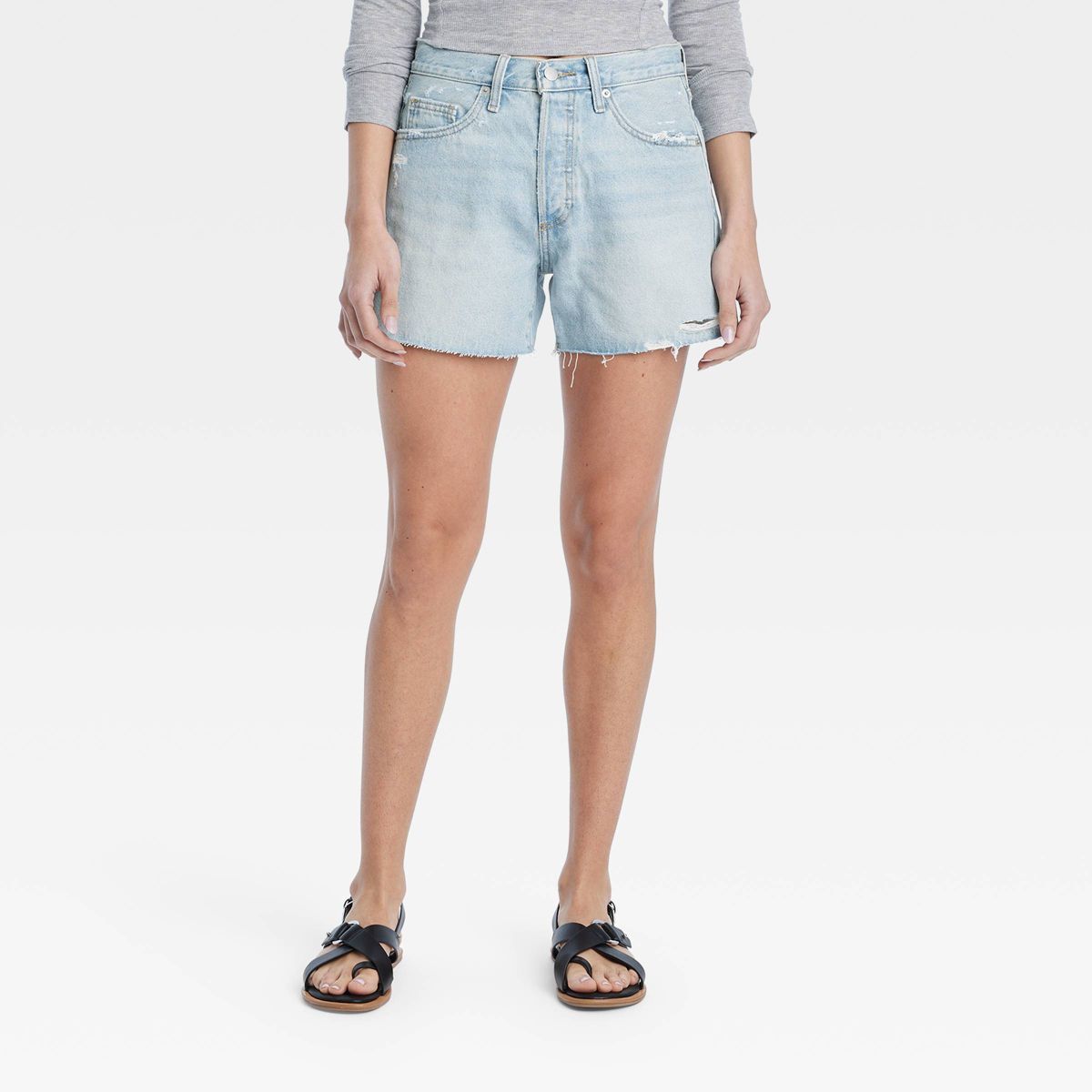 Women's Mid-Rise 90's Baggy Jean Shorts - Universal Thread™ Light Wash 8 | Target