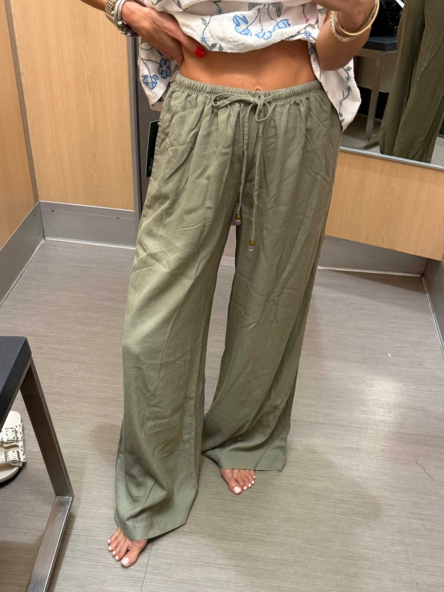 You have to grab these olive drawstring flowy pants! They’re so comfortable and petite friendly. Come in different colors. Wearing smallest size 

#LTKPetite #LTKootd