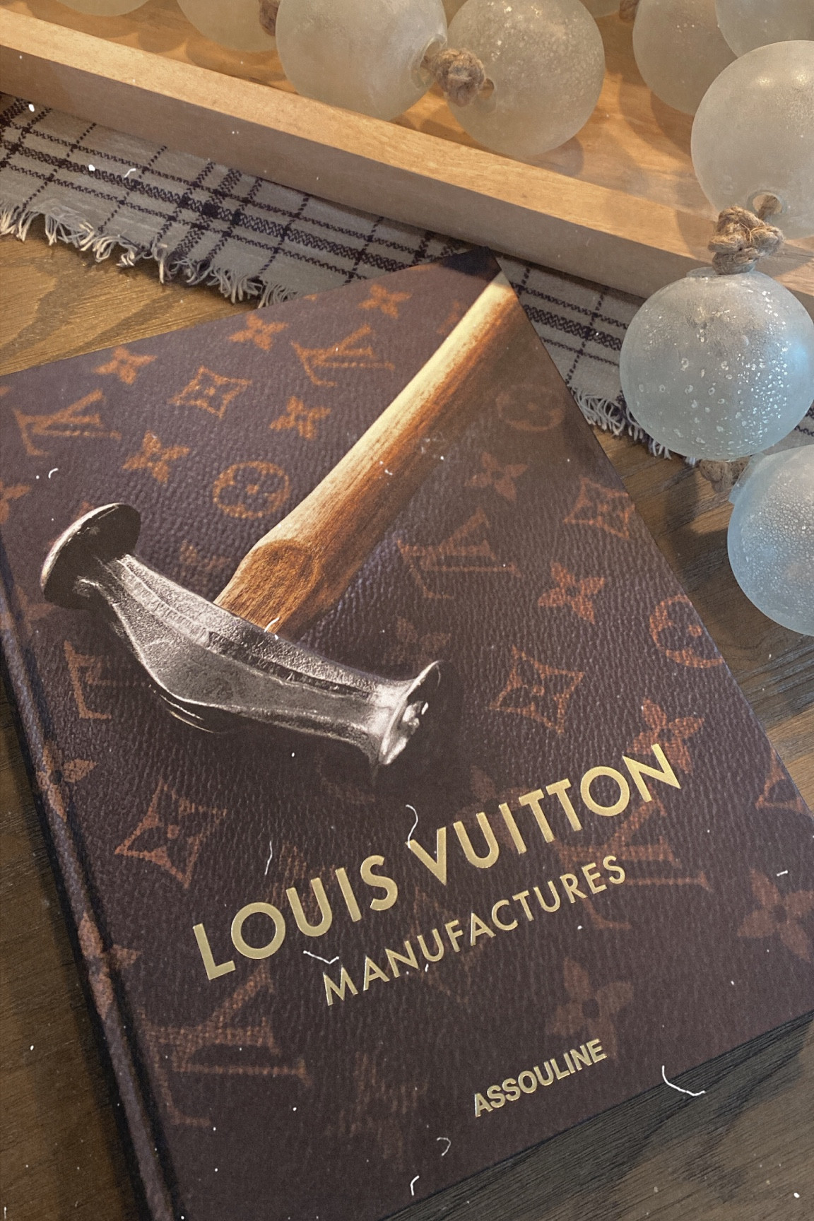 Assouline - Louis Vuitton Manufactures Book