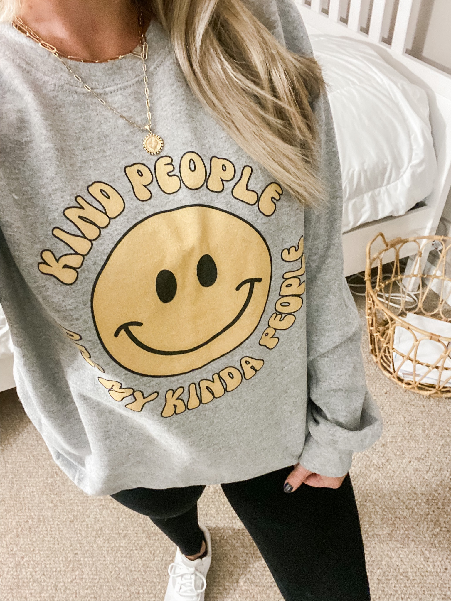 Kind people are my kind of people 

Graphic sweatshirt 
🙂🙂