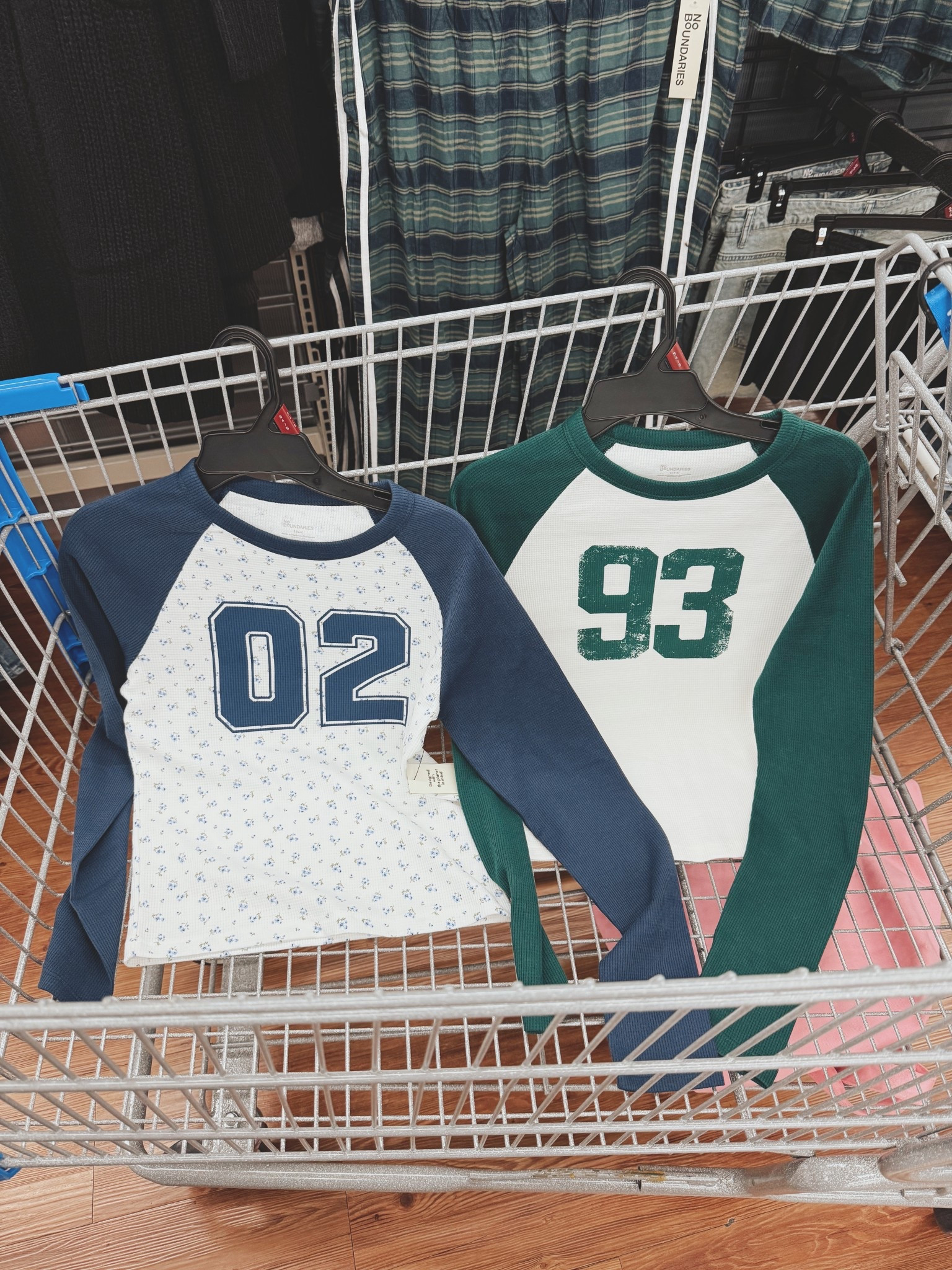 Long sleeve thermals that scream early 2000’s. Yes please! 😇