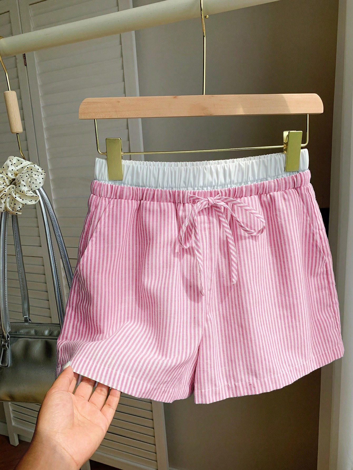 SHEIN EZwear Striped Print Pocket Drawstring Waist Shorts | SHEIN