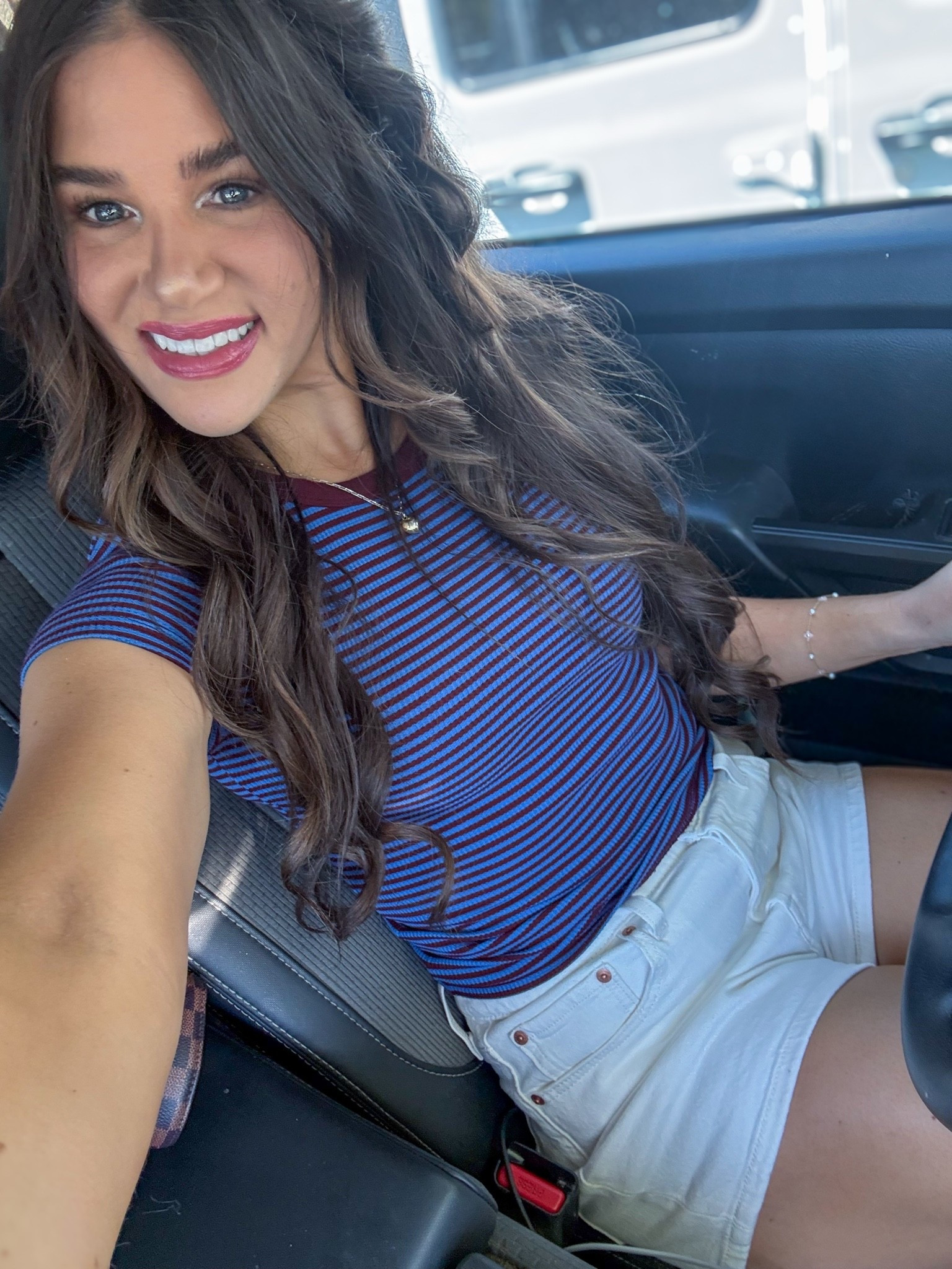 easy girls’ day fit 💙🤎🤍

obsessed with this fitted striped tee + white denim combo…comfy enough for coffee and lunch, but still cute enough to feel put together ✨

linked my outfit details here 🫶🏻

#LTKStyle #GirlsDayStyle #CasualChic #WhiteDenim #EverydayStyle

#LTKootd #LTKSeasonal #LTKdayinmylife