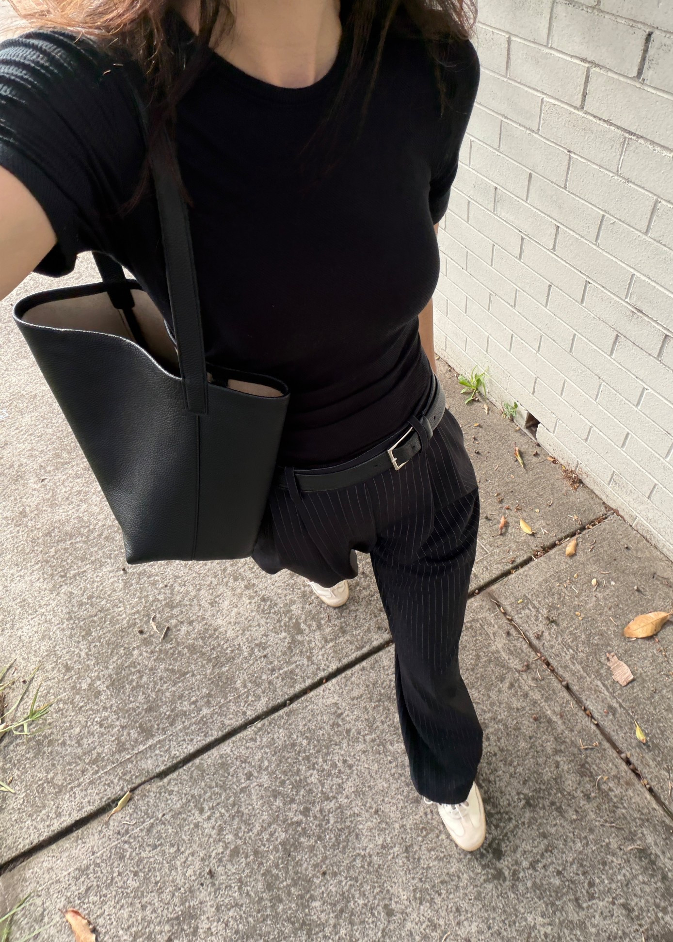 Gaslighting everyone into thinking I’m wearing tailored pants 👀 these are worth the hype! Wearing size US4