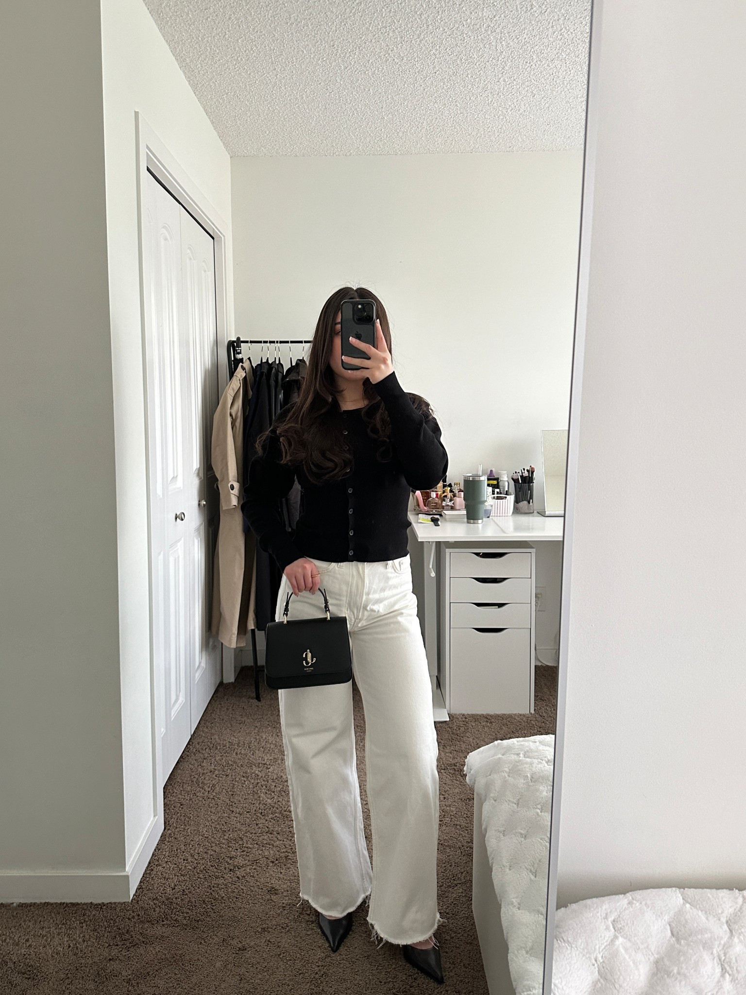 Chic and sophisticated🤍🖤
