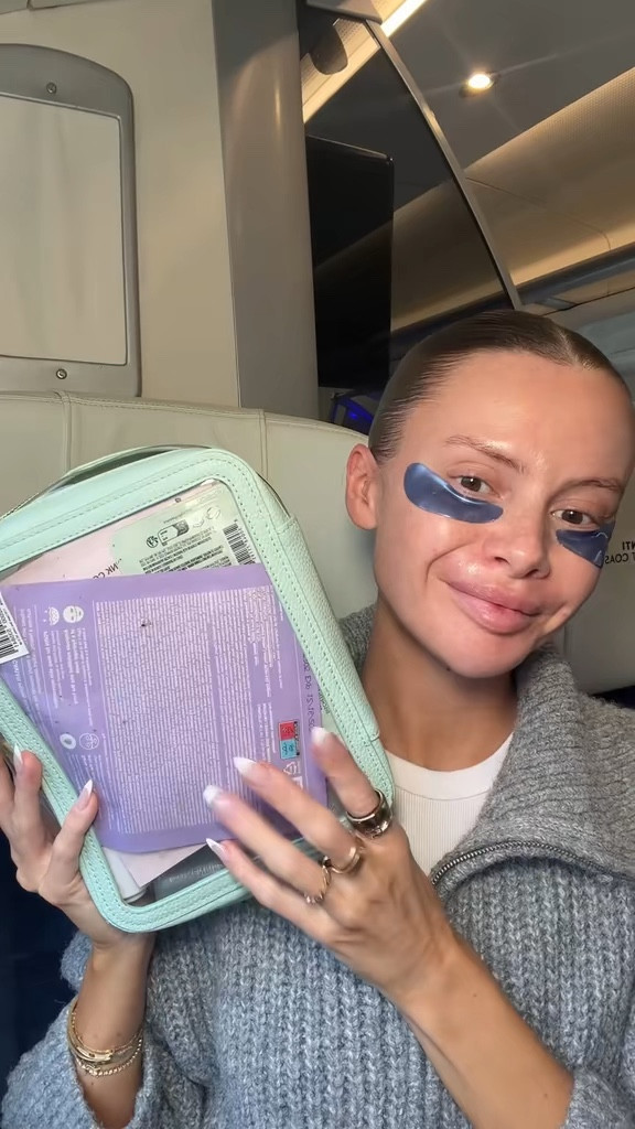 Skincare on the train 💅🏽


#LTKuk #LTKtravel #LTKbeauty