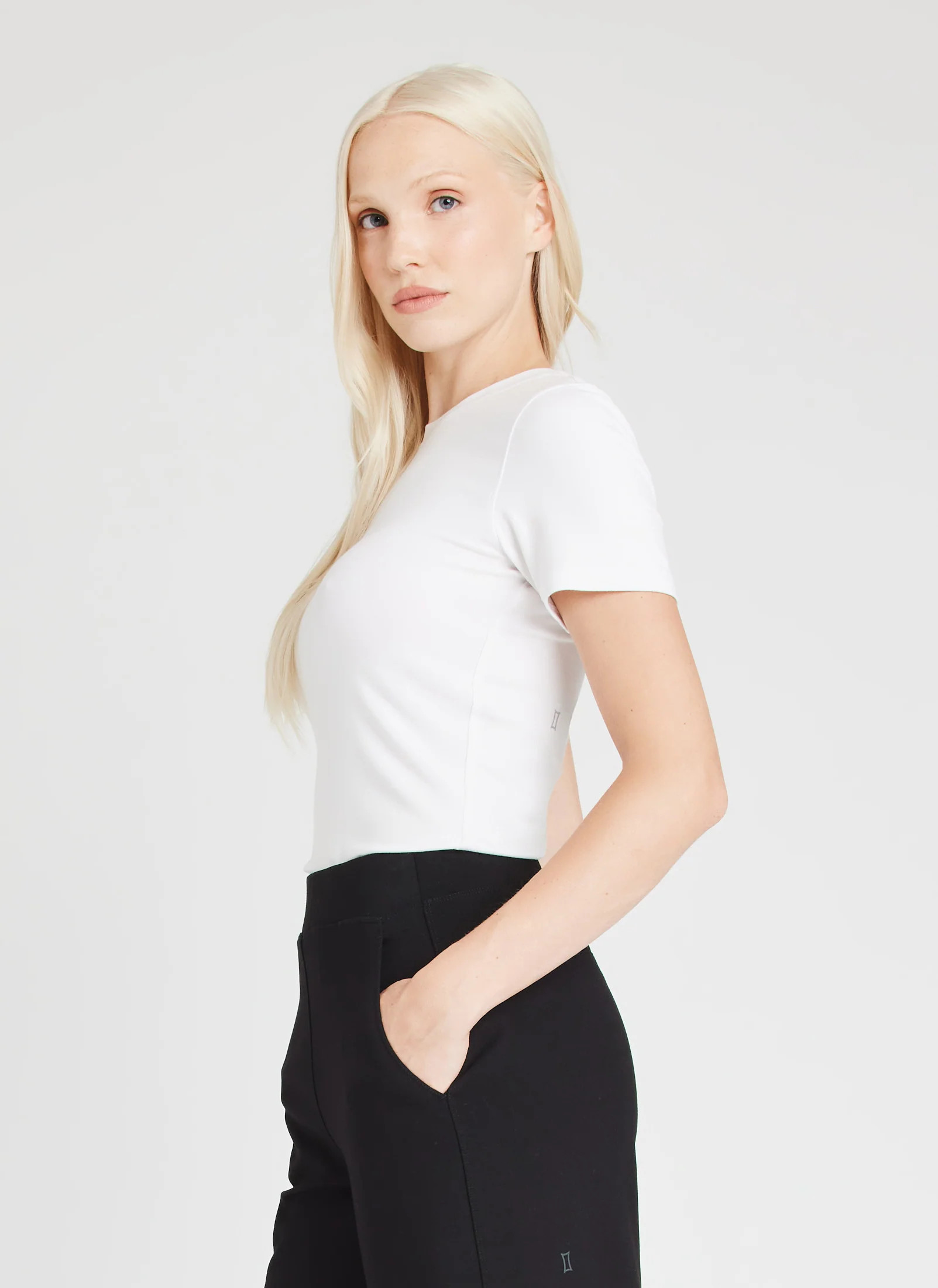 Kit Short Sleeve Slim Fit Tee | Women's Tees and Tank Tops | Kit and Ace 