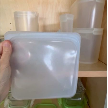 ♻️Reusable silicone storage bags 🌱 for the win!! We love these. Buy them once and they last forever! No more disposable plastic -yuck!