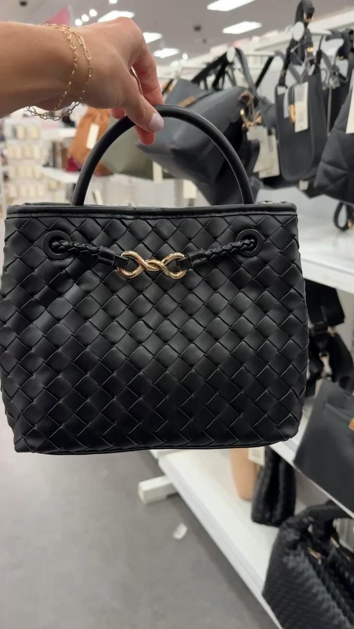 Love this Target find!

Loverly Grey, Target, black purse, designer look-alike, woven purse 

#LTKFindsUnder50 #LTKSeasonal #LTKItBag