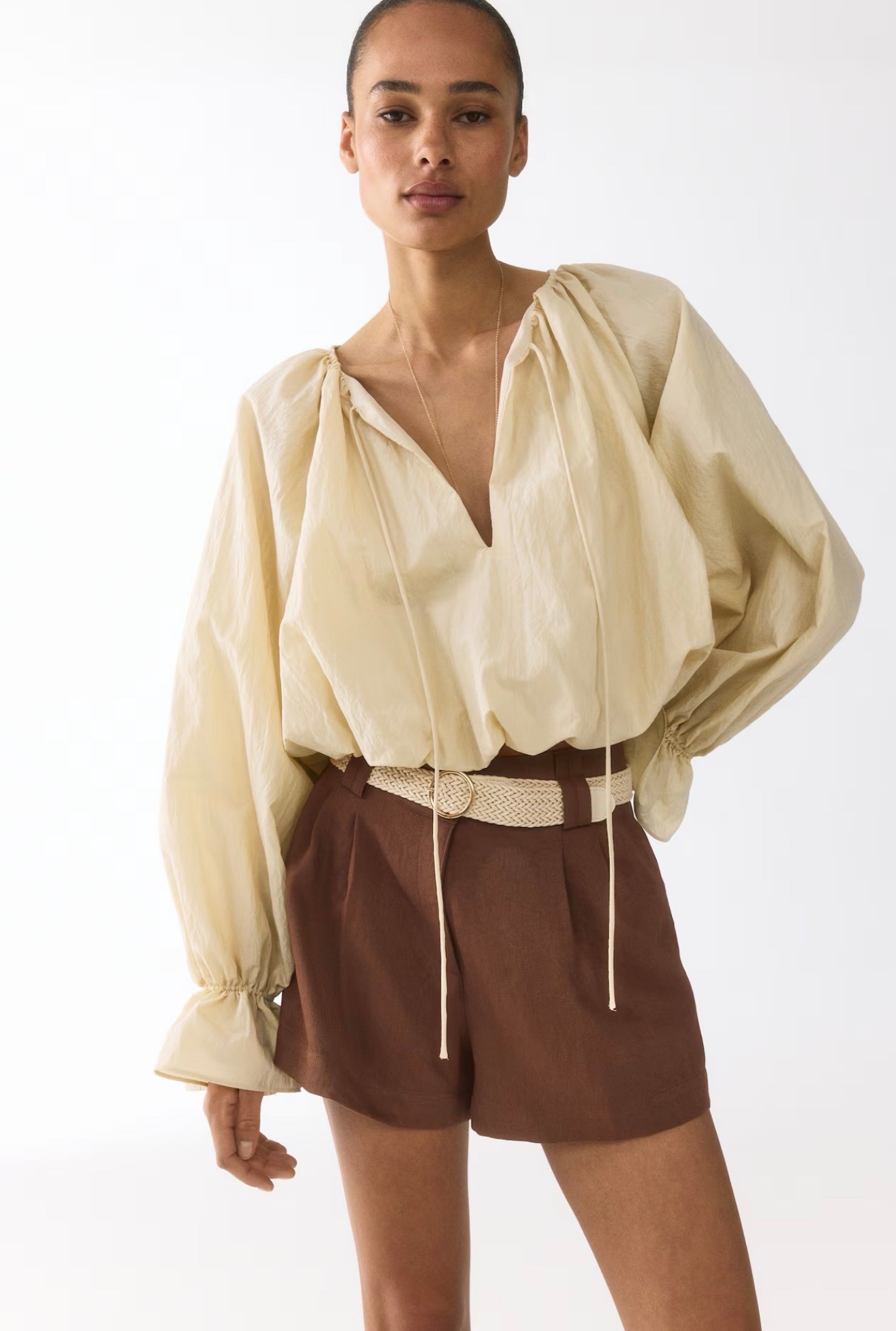 work outfits

DRESS SHORTS WITH BELT AND TOP 

#summer #workwear #casual #office