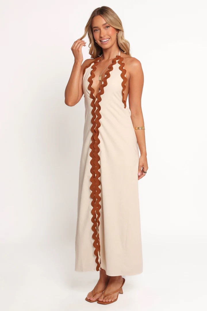 This gorgeous dress from @petalandpup would be a stunner for graduation or any gameday!! Love the halter style!! 🤘🧡 #texaslonghorns #texasgameday #burntorange #ut #gamedayfashion 
#longhornfinds #utlonghorns #utorange #texasfight #utaustin #longhorn #bevo #texasexes #burntorangedress 