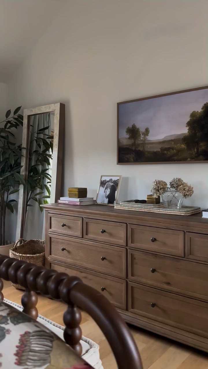 The most aesthetic tv is on sale at some of the lowest prices I’ve seen, even less than what I paid years ago 😅 We’re snagging another for our living room, too. Want in on it? Comment SHOP and I’ll send links!

#samsungframetv #samsungtheframe #frametv #traditionalhome #homebeforeandafter