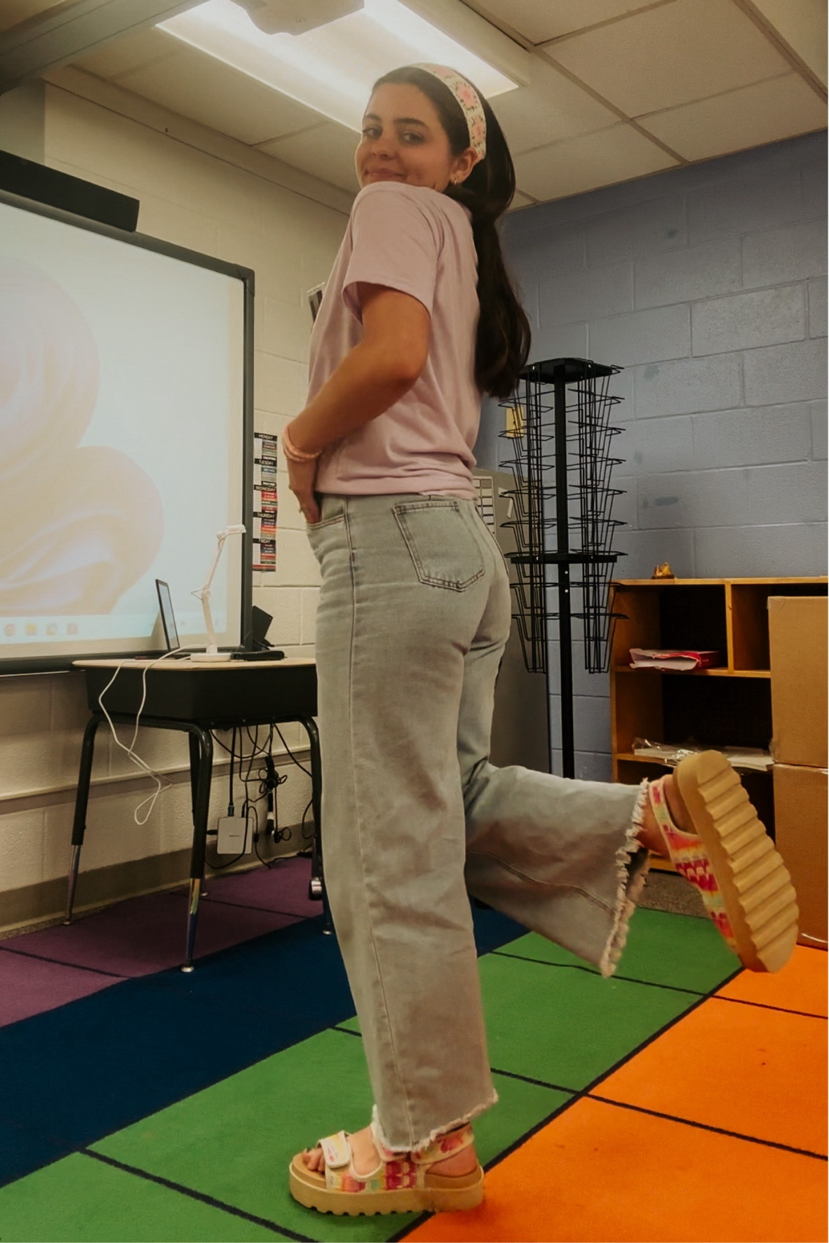 Friday = Jean day 👩🏻‍🎨😜 
Shoes are TTS
M shirt 
4 pants 


#LTKfindsunder100 #LTKworkwear #LTKfindsunder50