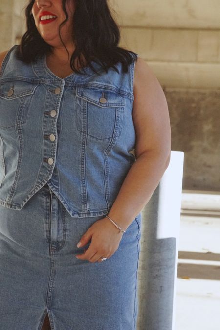 Denim set on SALE! Set is under $50 right now.


Target, affordable finds, denim vest, denim skirt, plus size, plus size denim, size 16, size xxl, spring outfit, jeans, date night outfit, vacation outfit

#LTKsalealert #LTKfindsunder50 #LTKstyletip